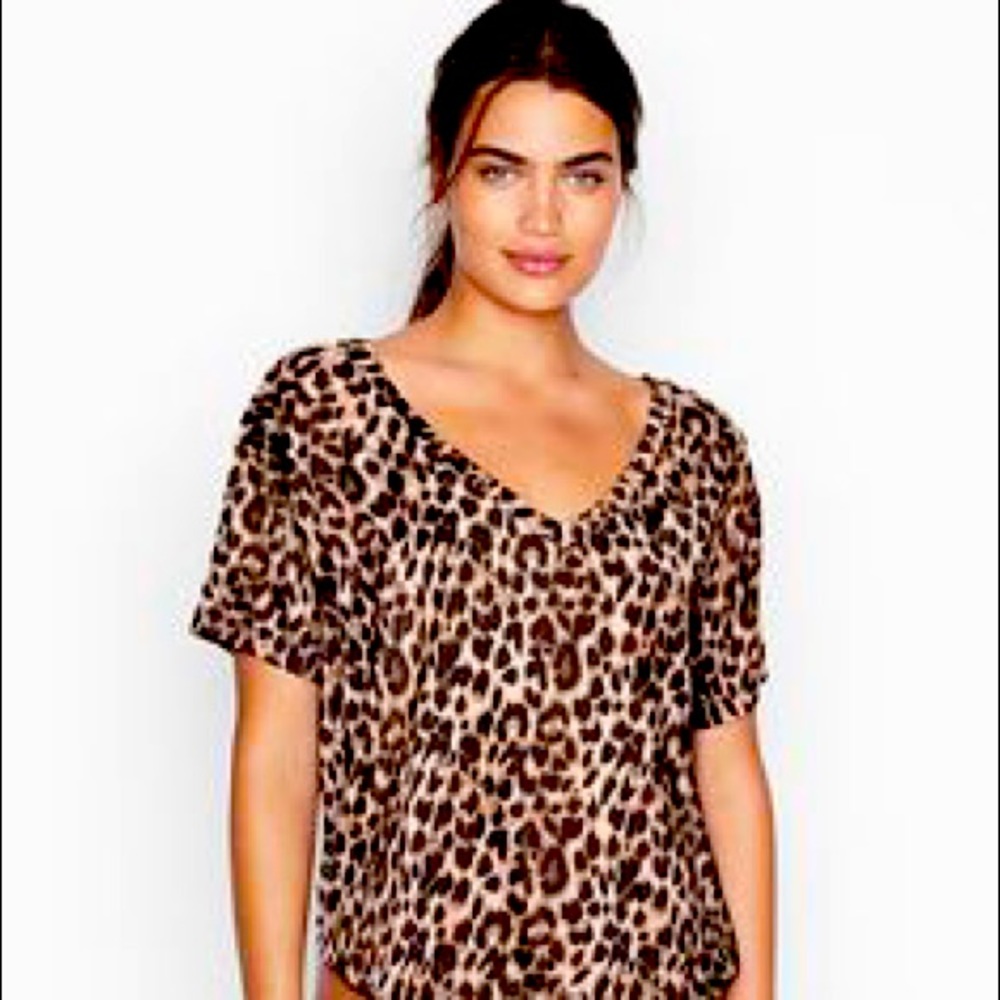 Victoria’s Secret Wide Vneck leopard print Tshirt